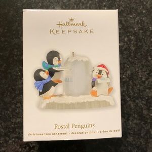 Hallmark Keepsake. Postal penguins.